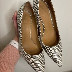 Tory Burch Leather Black and Cream Patterned Heels. Made in Italy